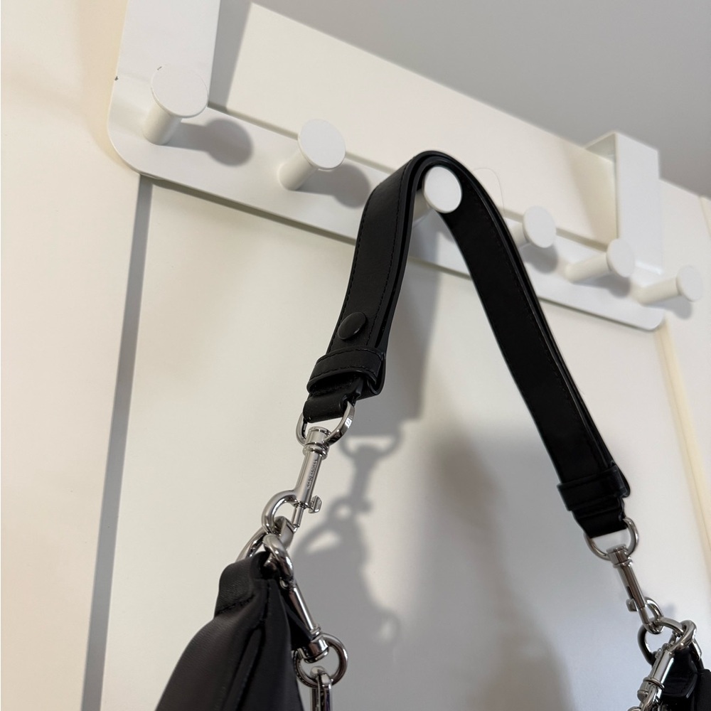 The Curve Bag by Marc Jacob Shoulder Bag with Silver Chain - Picture 5 of 5